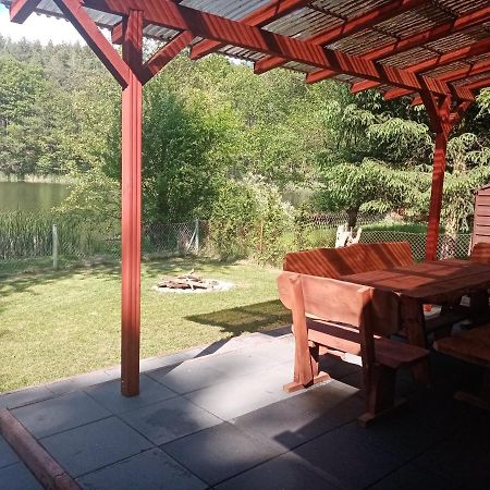 Urokliwy Domek Nad Brzegiem Jeziora Lubiatów المظهر الخارجي الصورة