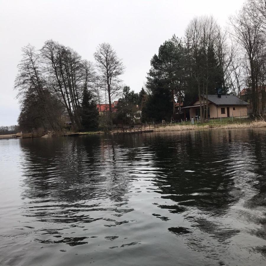 Urokliwy Domek Nad Brzegiem Jeziora Lubiatów المظهر الخارجي الصورة