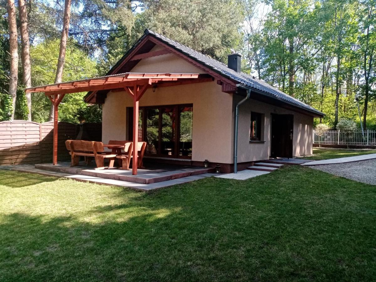 Urokliwy Domek Nad Brzegiem Jeziora Lubiatów المظهر الخارجي الصورة