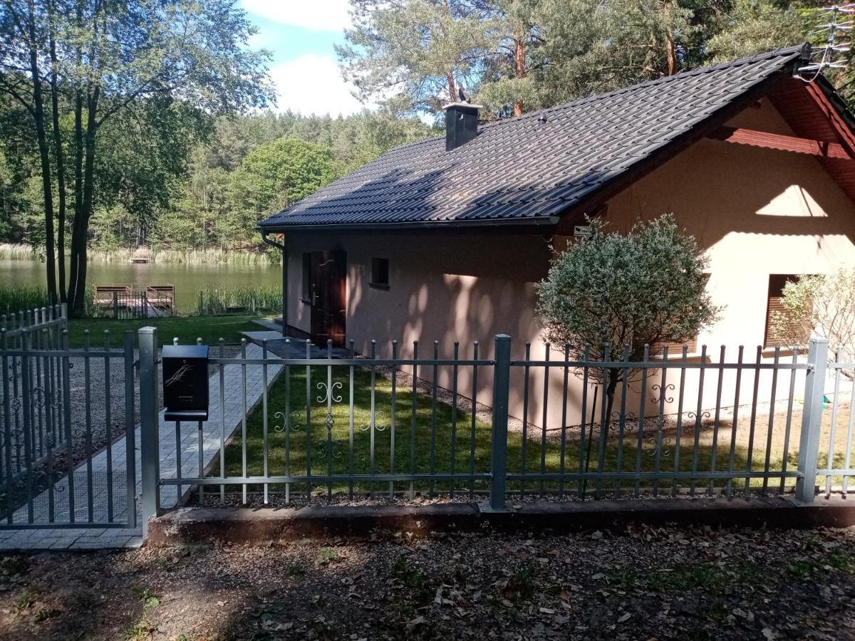 Urokliwy Domek Nad Brzegiem Jeziora Lubiatów المظهر الخارجي الصورة