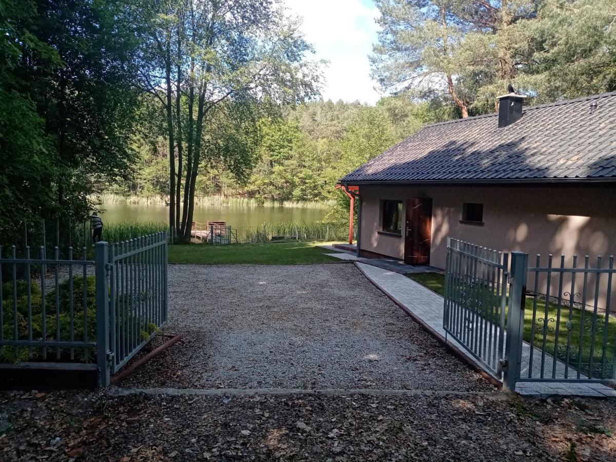 Urokliwy Domek Nad Brzegiem Jeziora Lubiatów المظهر الخارجي الصورة