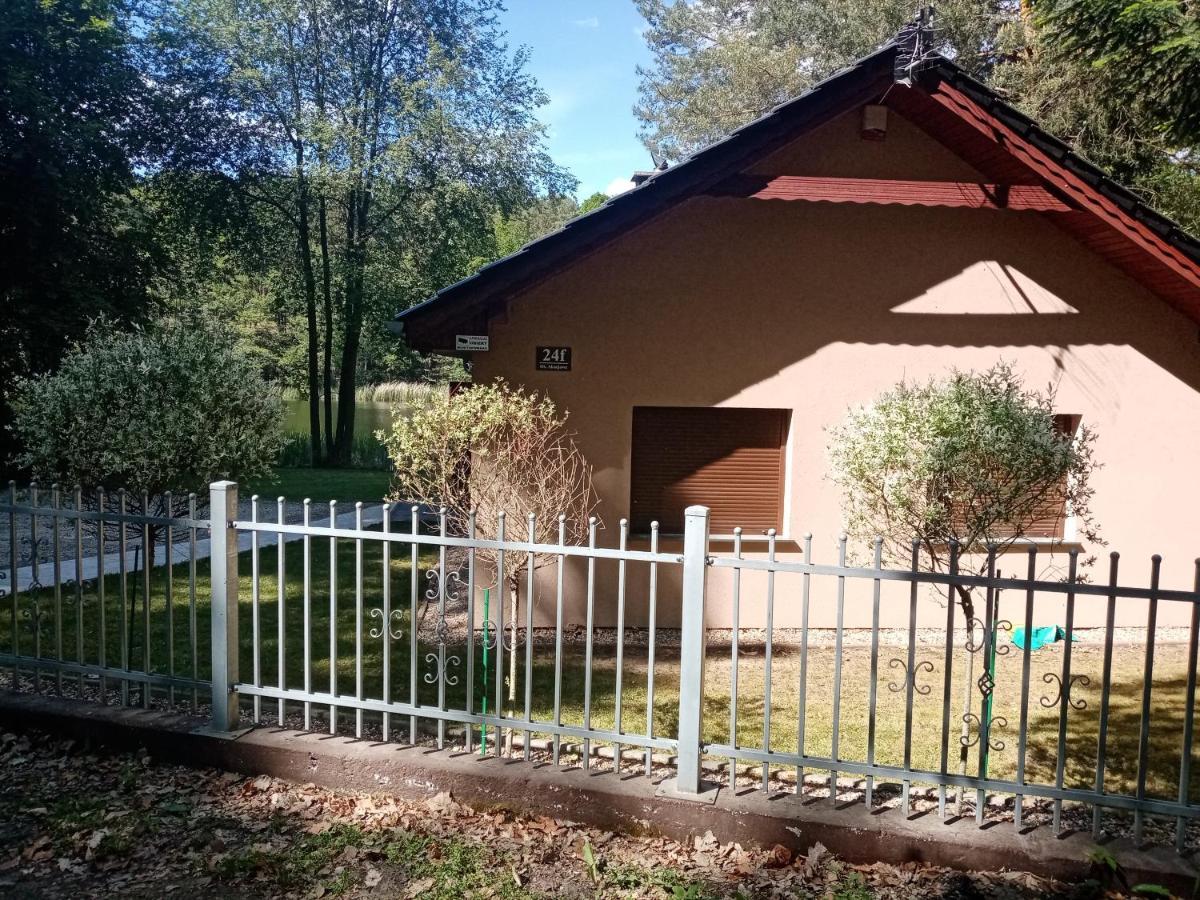 Urokliwy Domek Nad Brzegiem Jeziora Lubiatów المظهر الخارجي الصورة
