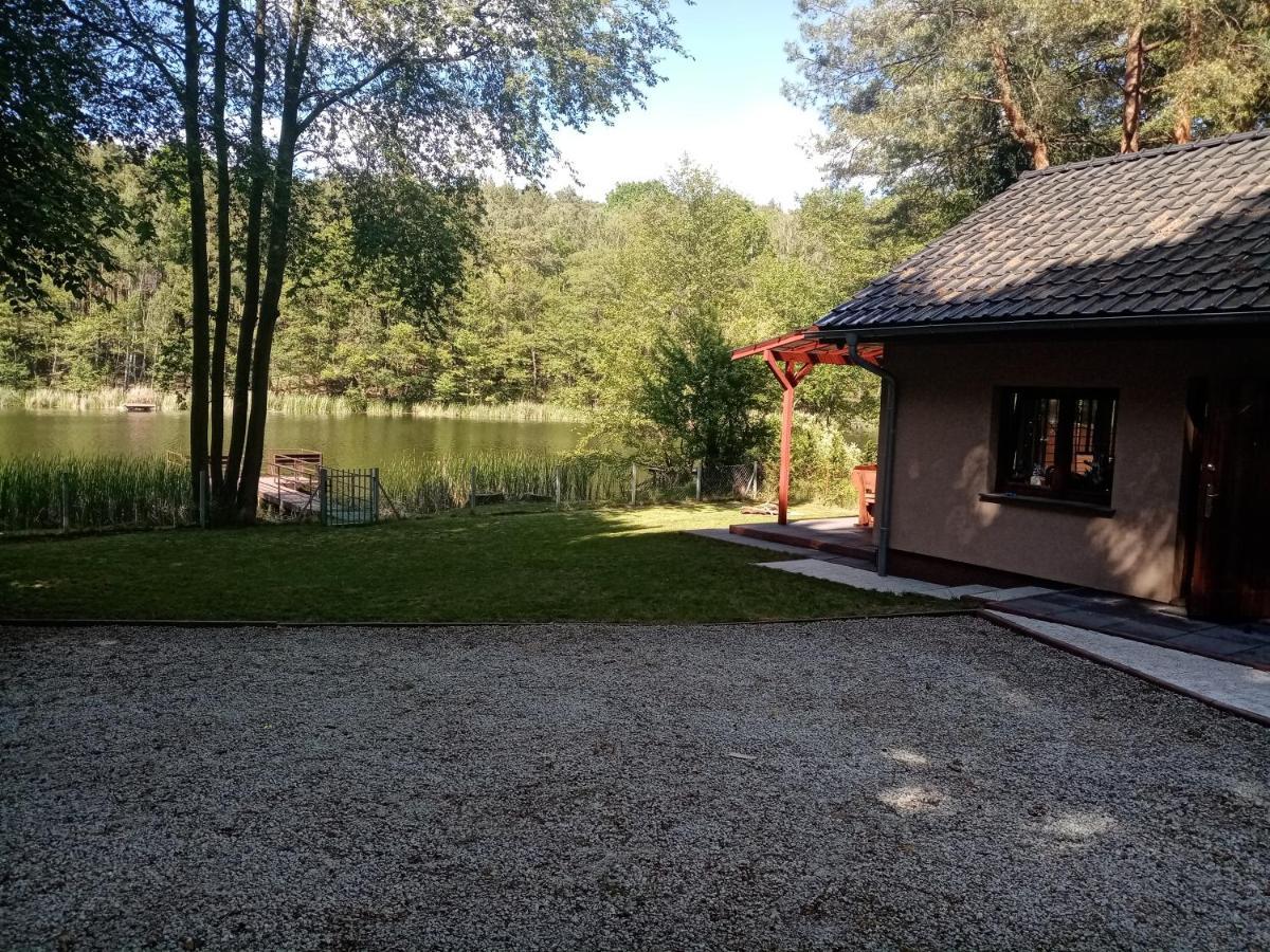 Urokliwy Domek Nad Brzegiem Jeziora Lubiatów المظهر الخارجي الصورة