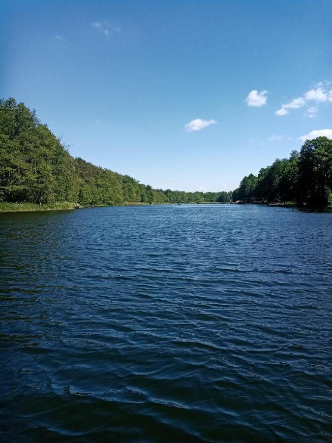Urokliwy Domek Nad Brzegiem Jeziora Lubiatów المظهر الخارجي الصورة