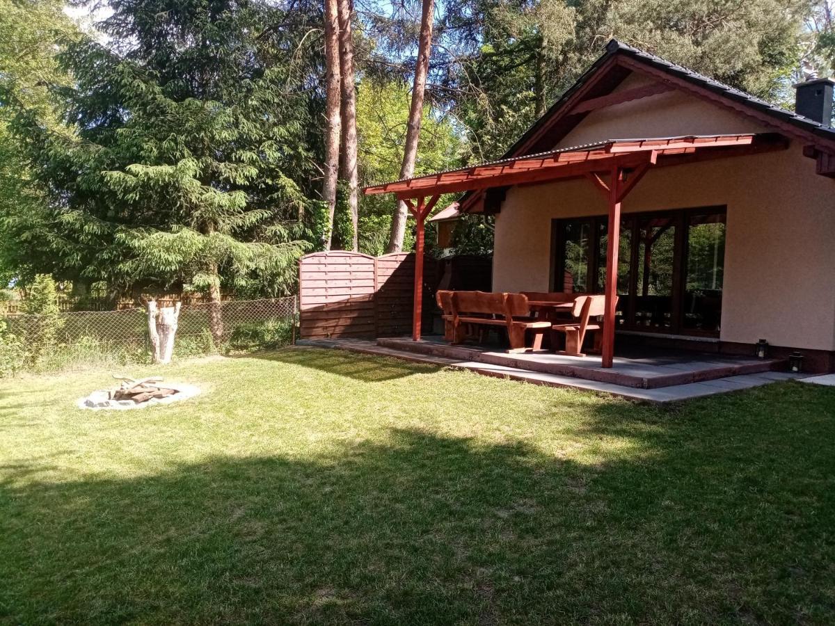 Urokliwy Domek Nad Brzegiem Jeziora Lubiatów المظهر الخارجي الصورة
