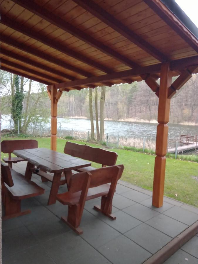 Urokliwy Domek Nad Brzegiem Jeziora Lubiatów المظهر الخارجي الصورة